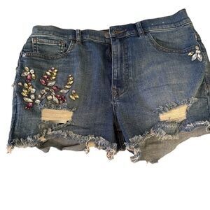 Size 8 high rise denim shorts with rine stones new no tag